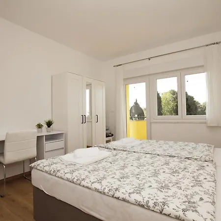 Vista 아파트 풀라